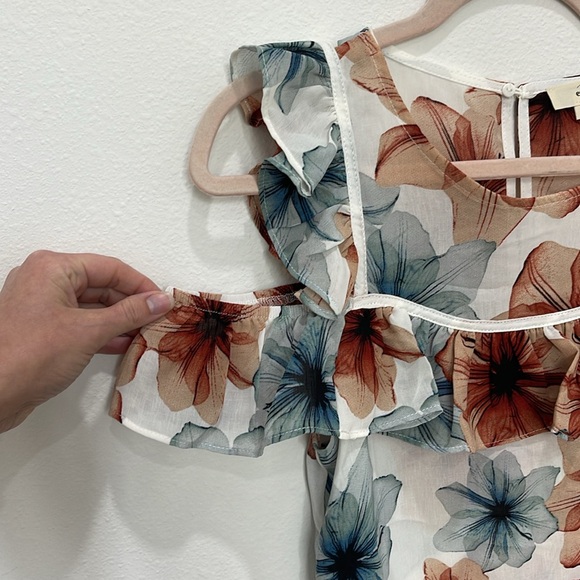 Floral Cold Shoulder Top - Picture 7 of 10